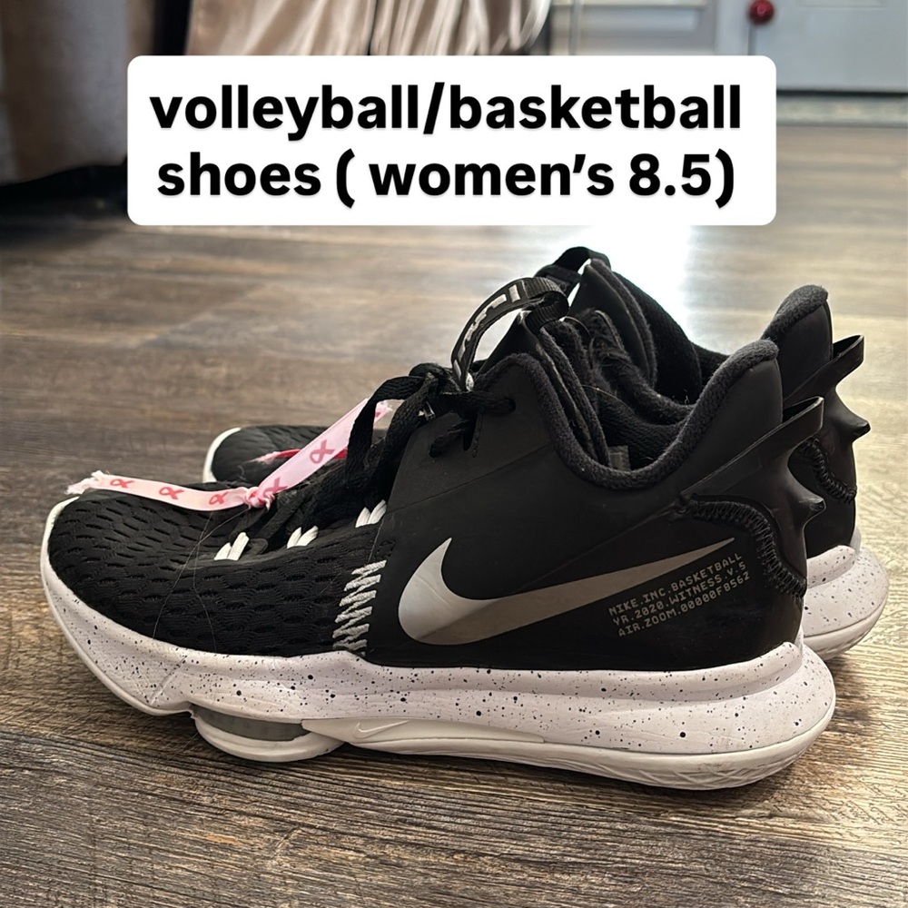 Nike Women's Black and White Athletic Shoes